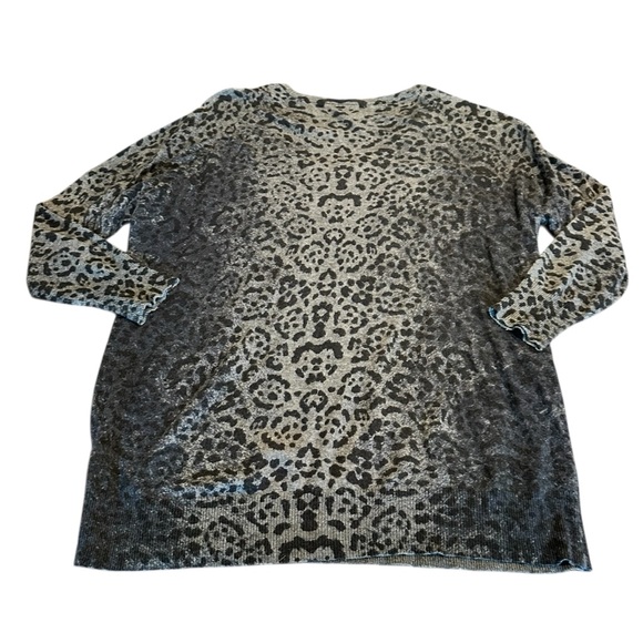 John & Jenn Scoop Neck Oversized Leopard Print Women's Sweater Large - Picture 3 of 5